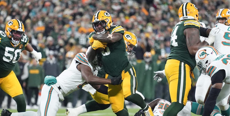 Packers beat Dolphins, Love connects with Reed on 2 TDs