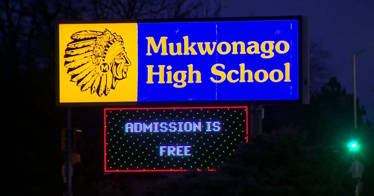 Mukwonago school cellphone ordinance tabled after parents weigh in