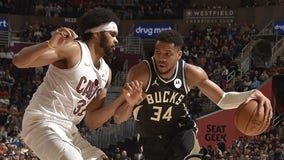 Bucks fall to Cavaliers, Antetokounmpo leads with 33 points