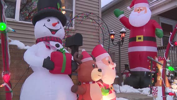 Christmas decorations stolen, Milwaukee neighbors keep spirit alive