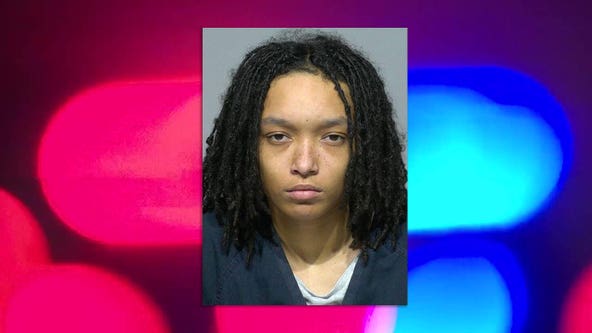 Milwaukee robbery, police chase; woman said she stole to "pay her bills"