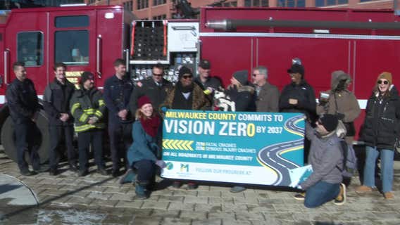 Milwaukee cellphone holder giveaway aims to curb distracted driving