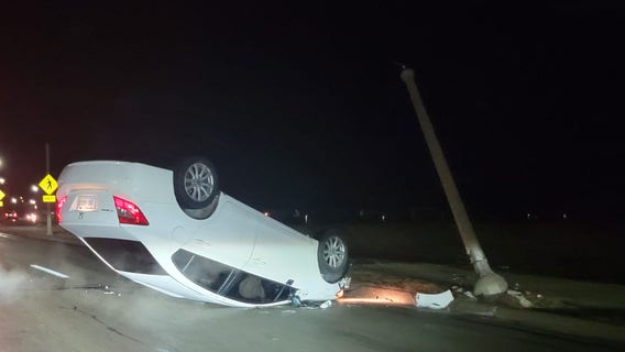 Milwaukee crash; vehicle hit light pole, rolled onto roof, driver ran