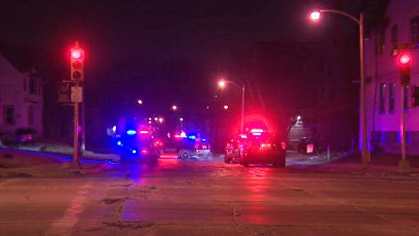 Milwaukee police chase; driver sought, ran from vehicle