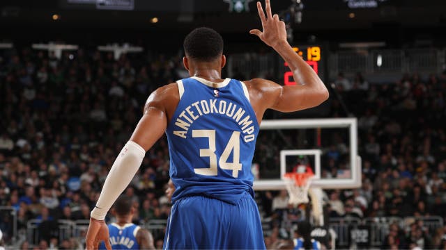 Bucks beat Raptors, Antetokounmpo scores 35 to lead