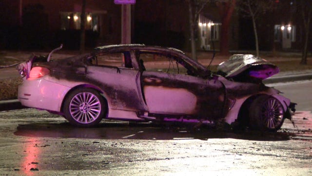 Milwaukee crash, driver hit tree near 22nd and Howard, life-threatening injuries