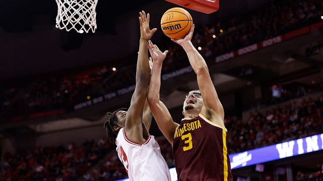 Wisconsin Badgers rout Minnesota, win 4th straight game