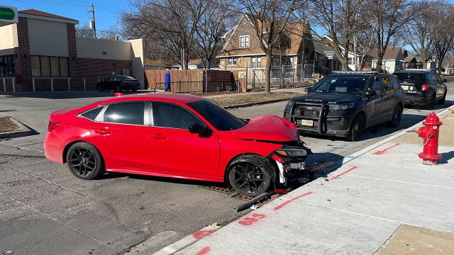 Milwaukee crash at 35th and Silver Spring; car stolen, gun, drugs recovered