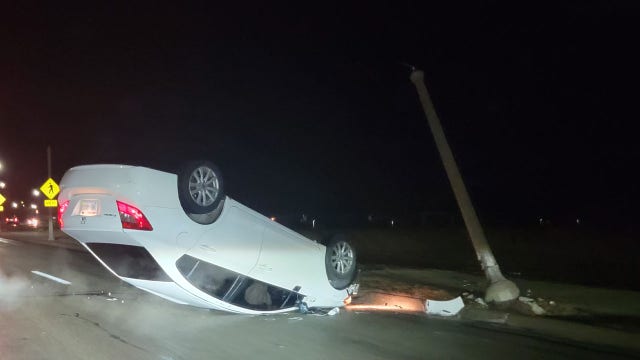 Milwaukee crash; vehicle hit light pole, rolled onto roof, driver ran