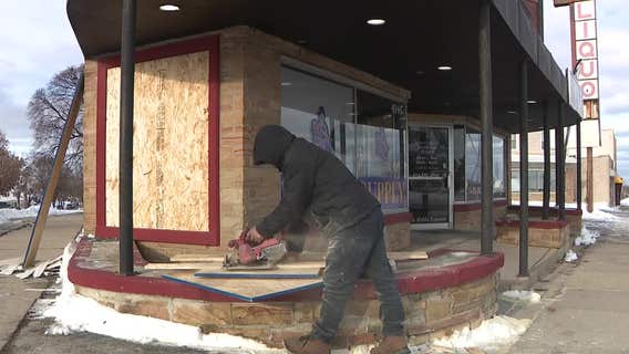 Milwaukee barber supply store burglarized; police seek suspects