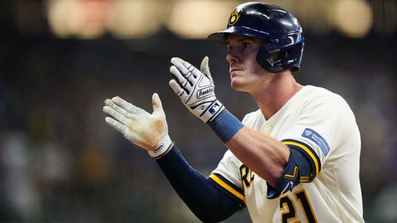 Brewers sign veteran infielder Mark Canha; invite to major league camp