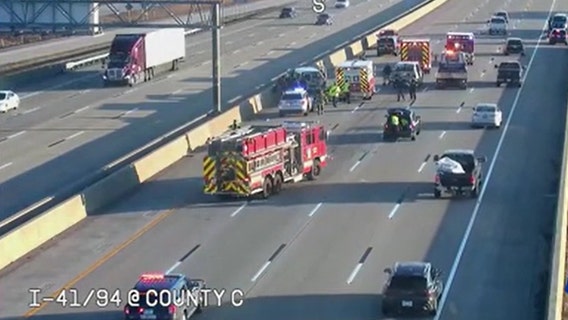 Kenosha County 3-vehicle crash on I-41; stalled van rear-ended