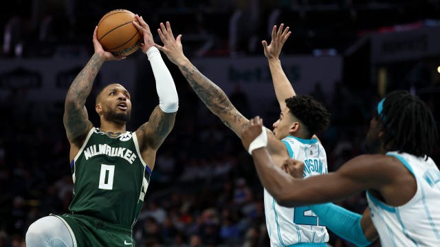 Bucks beat Hornets, Lillard scores 29 points to snap 4-game losing streak