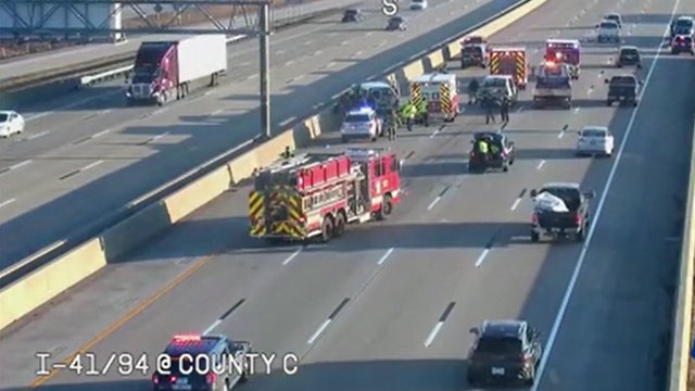 Kenosha County 3-vehicle crash on I-41; stalled van rear-ended