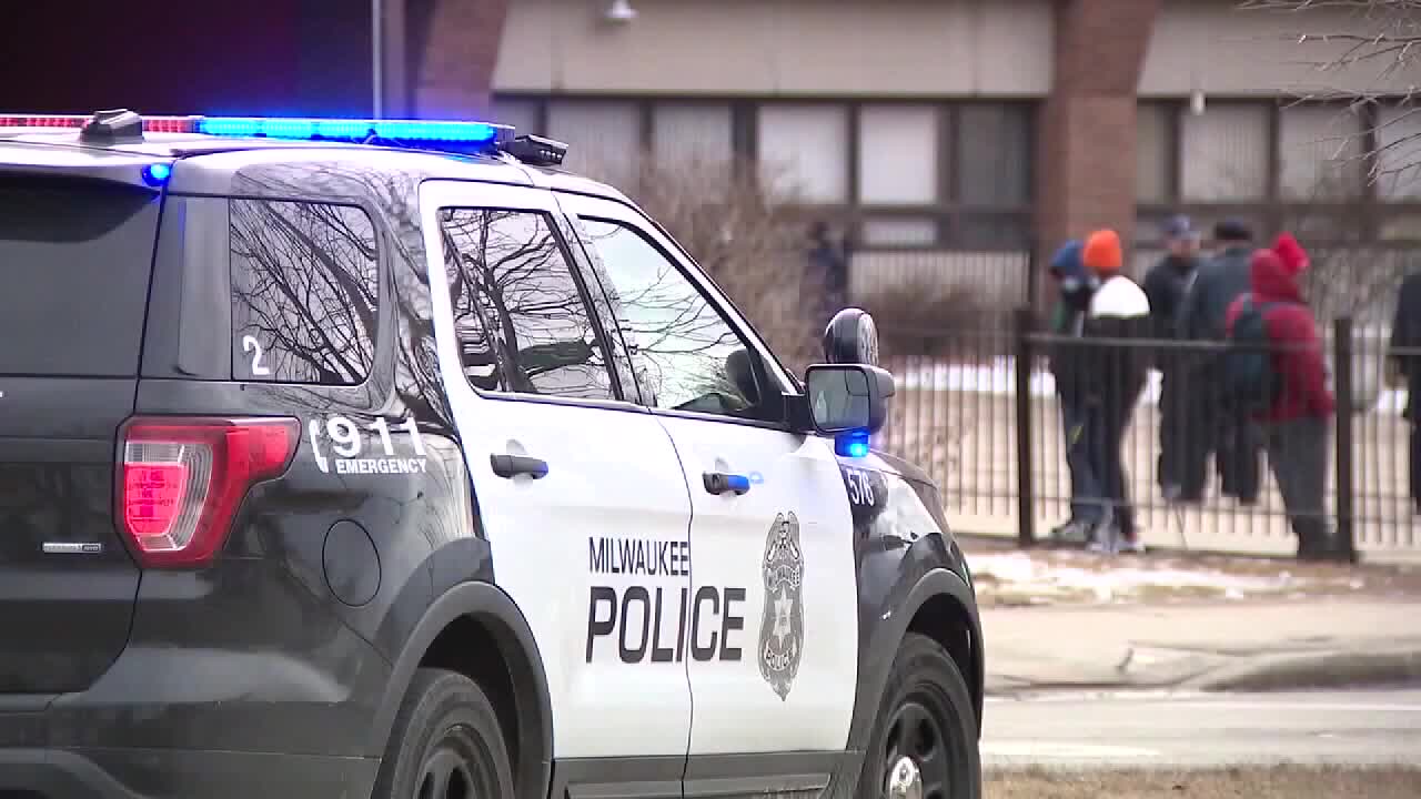 Milwaukee school resource officers return to MPS for 2nd year