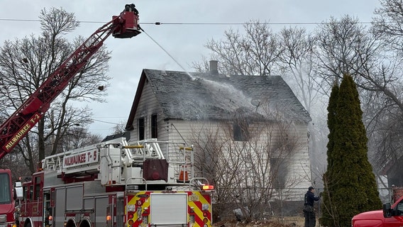 Milwaukee house fire near 14th and Albany; no injuries reported