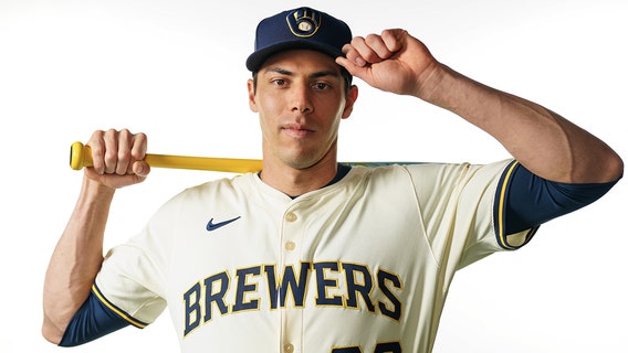 Brewers' Christian Yelich plays for first time since back surgery