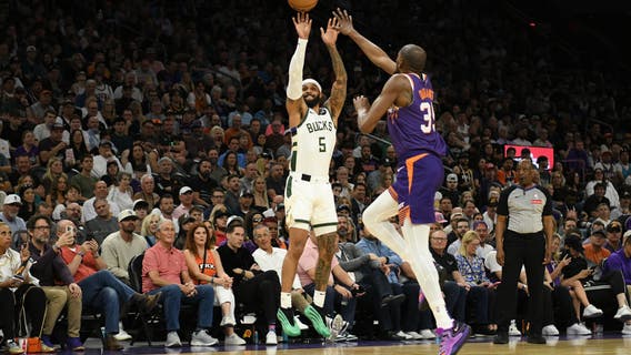 Suns beat Bucks 108-106, 4th straight win, Booker hits clutch jumper