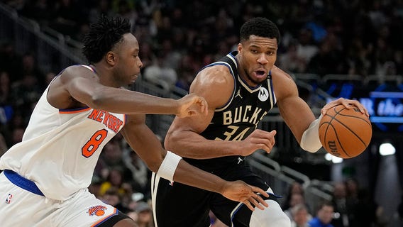 Bucks lose to Knicks, Giannis Antetokounmpo leads with 30 points