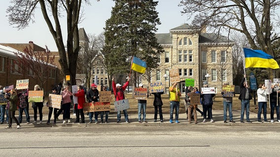 Cedarburg Trump protest; many voice frustration, criticism