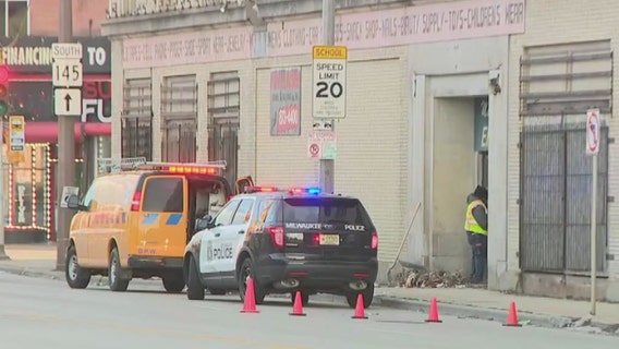 Death investigation at Milwaukee Mall; foul play not suspected