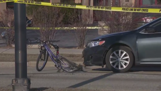 Bicyclist struck by car in Glendale dies Tuesday morning