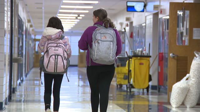 New Berlin West students ‘spread the word, to end the word’