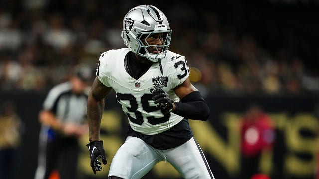 Packers sign cornerback Nate Hobbs, 4-year deal for $48M