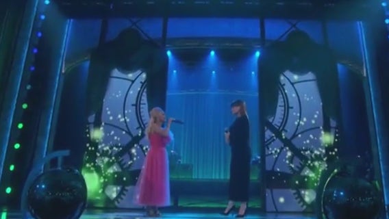 Kristin Chenoweth, Idina Menzel reunite, sing 'Wicked' hit