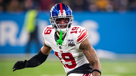 Packers sign linebacker Isaiah Simmons; former first-round pick