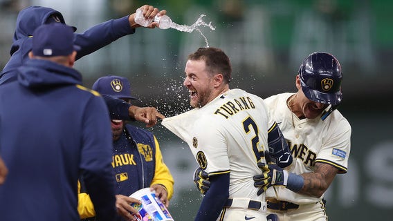 Brewers walk off Royals, Turang drops bunt to score Dunn