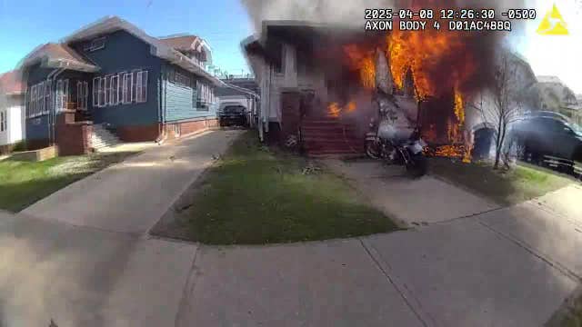 Racine house fire, police officer rescues man, dogs: video