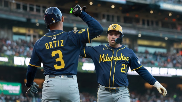 Brewers lose to Giants, Caleb Durbin hits 1st MLB home run