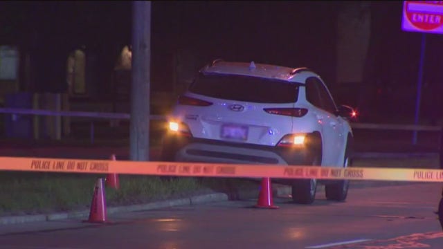 Pedestrian struck by vehicle, seriously injured in Milwaukee