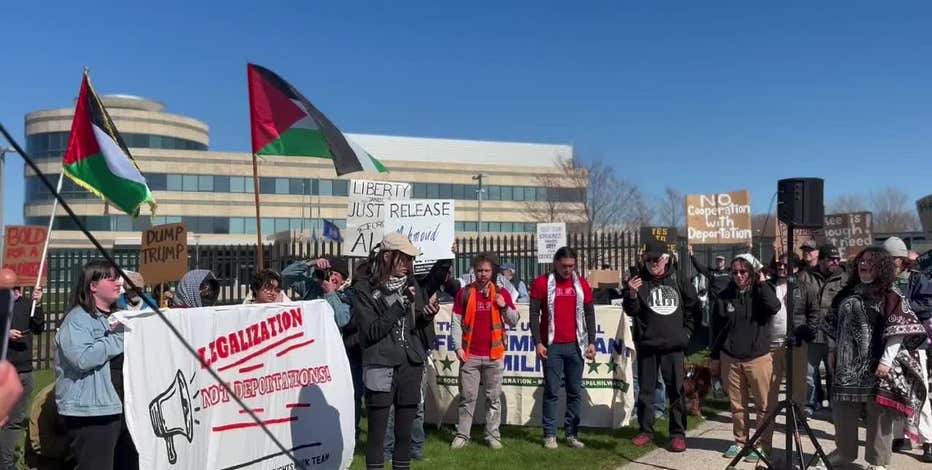 Milwaukee County Judge Dugan arrested; protests outside FBI