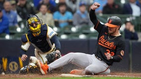 Brewers lose to Orioles, Baltimore scores 4 in 11th-inning rally