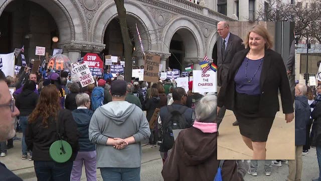 Milwaukee County Judge Dugan accused; supporters of judge protest