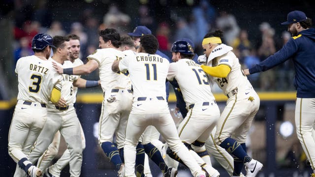 Brewers beat Red Sox, Durbin's sacrifice fly gets walk-off win