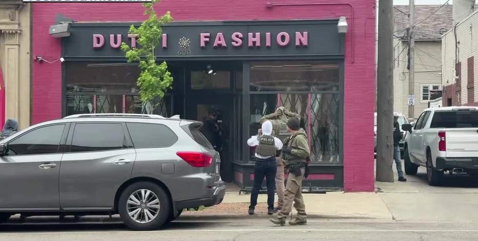 Milwaukee clothing store; federal agents execute search warrant