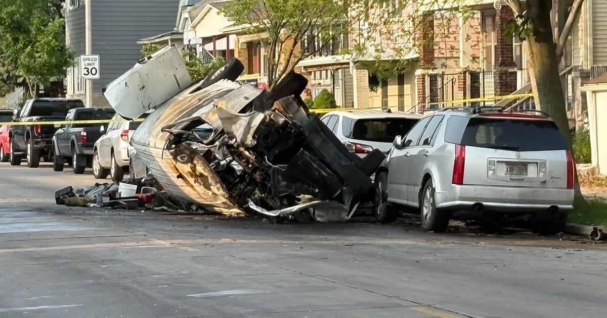 Milwaukee crash near 6th and Hayes; multiple vehicles wrecked | FOX6 ...