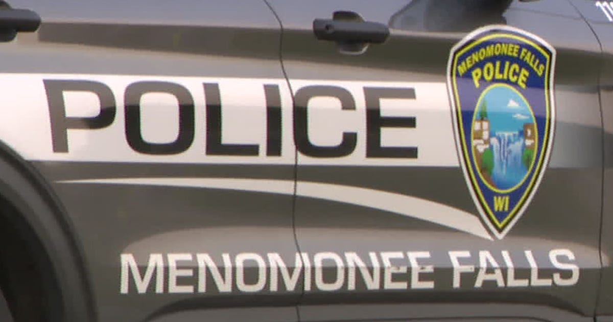 Menomonee Falls CVS Pharmacy theft; police seek 2 suspects