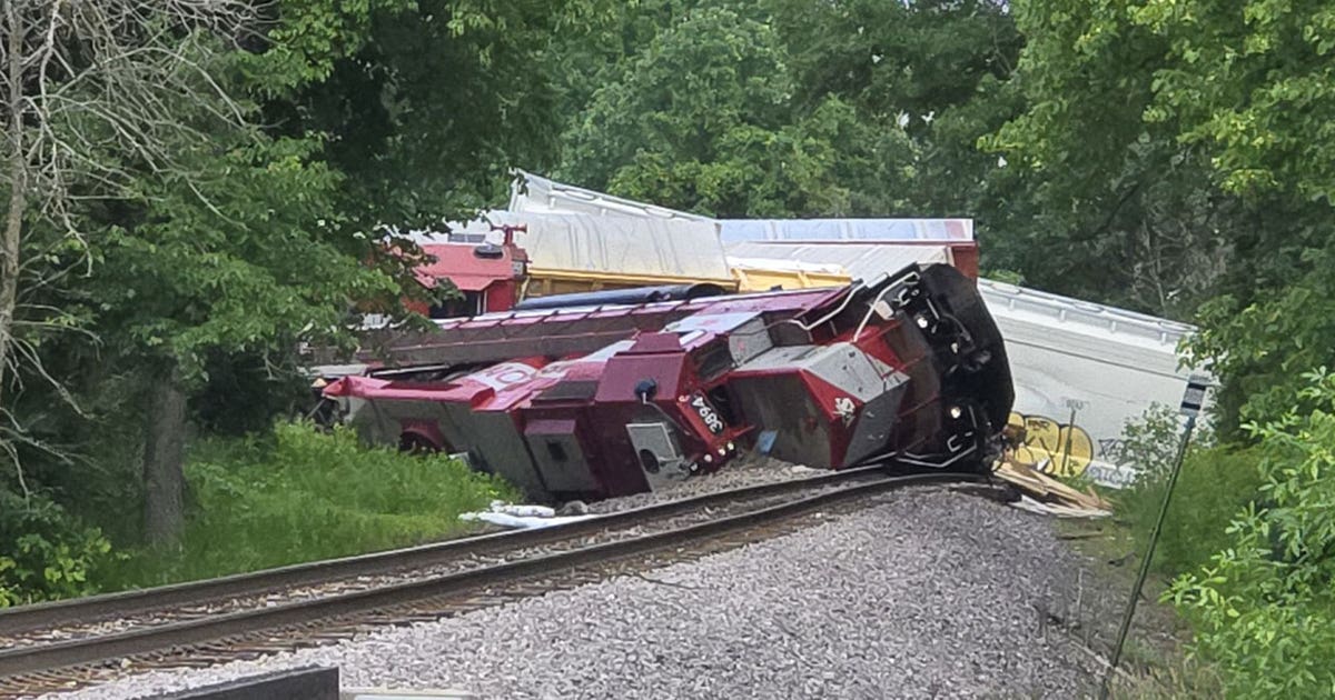 Freight train derails in Hartford, crews working to clean up fuel spill ...