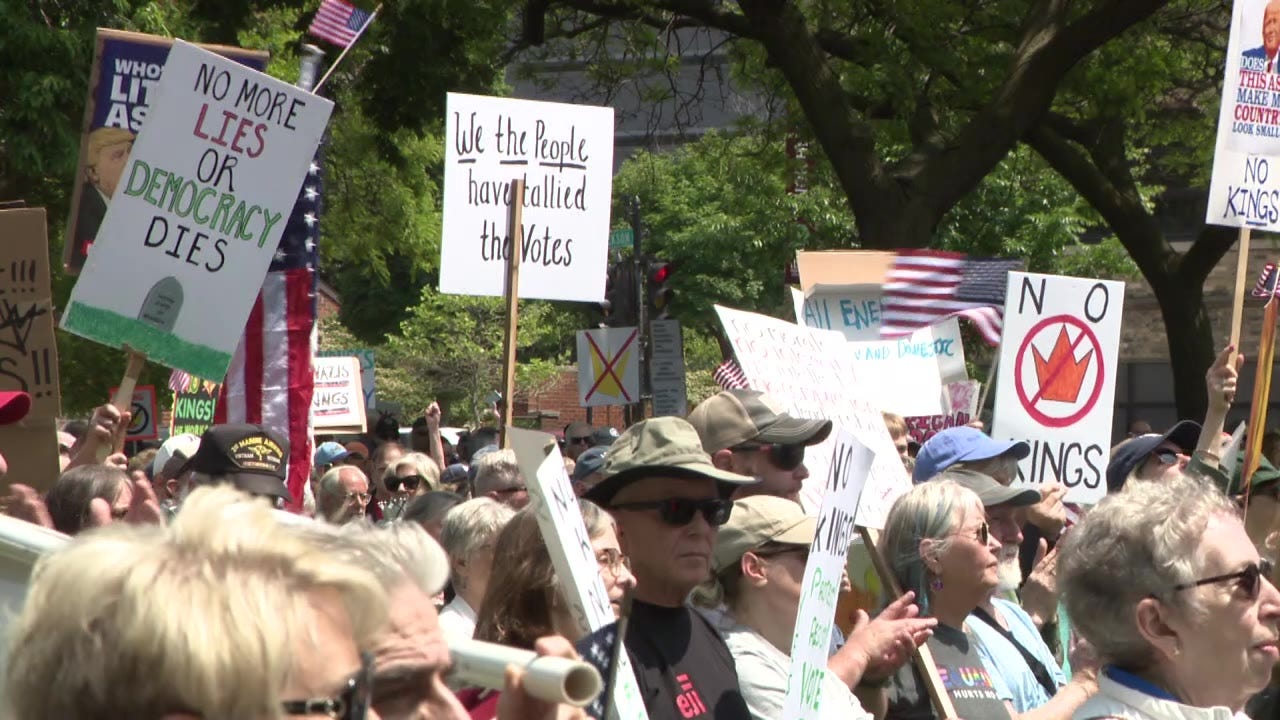 'No Kings' protest in Milwaukee, thousands rally against Trump