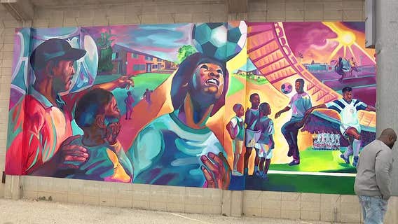 New mural honors soccer legend, Milwaukee native Jimmy Banks