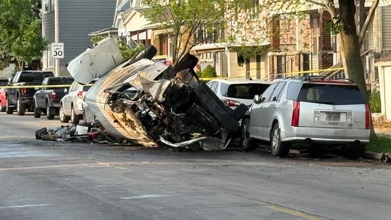 Milwaukee crash near 6th and Hayes; multiple vehicles wrecked