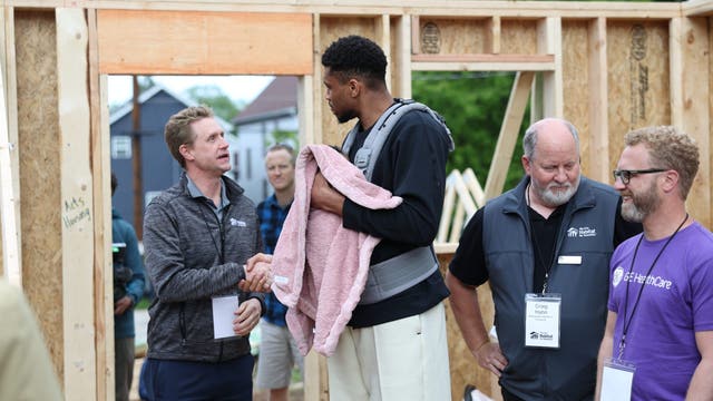 Antetokounmpo family helps build new home in Milwaukee neighborhood