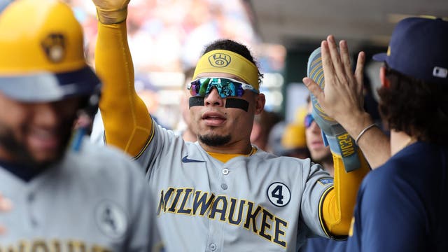 Brewers beat Phillies, extending winning streak to 7