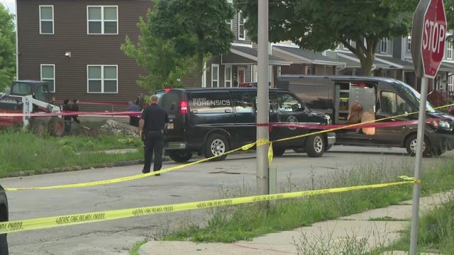 Milwaukee police officers shot near 25th and Garfield, suspect arrested