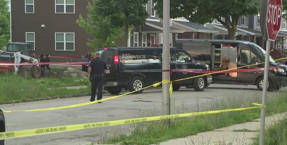 Milwaukee police officers shot near 25th and Garfield, suspect sought