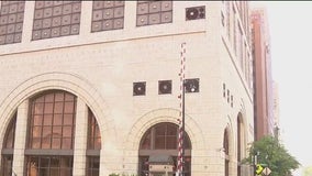 Historic Milwaukee, Inc. tour; landmarks come to life on interactive tour